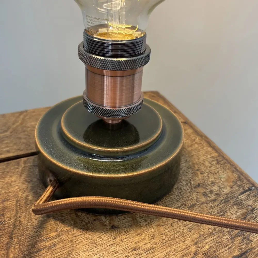 Objets de décoration - Lampe à poser Gaïa Vert Foncé - Ampoule Tourbillon - LES POTERIES DE SWANE