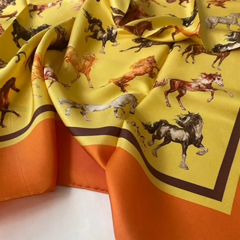 Foulards et écharpes - Foulard en Soie Majestic Horses Golden 45x45 CM - RALUFINEART