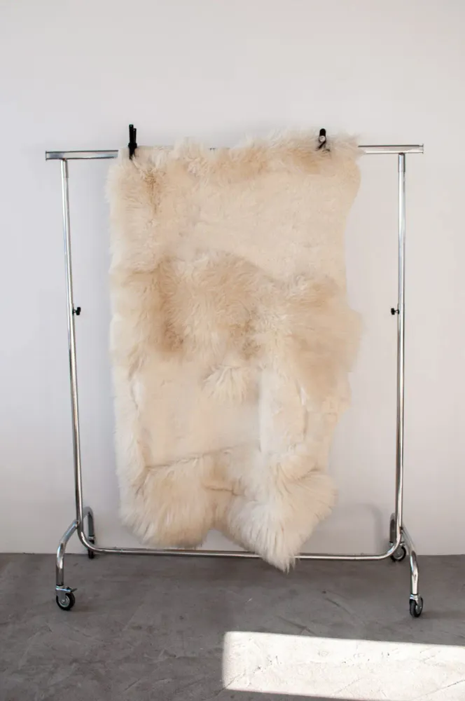 Autres tapis - Tapis en Peau de Mouton Naturelle Ivoire – Irrégulier - MELLOW CONCEPT STORE