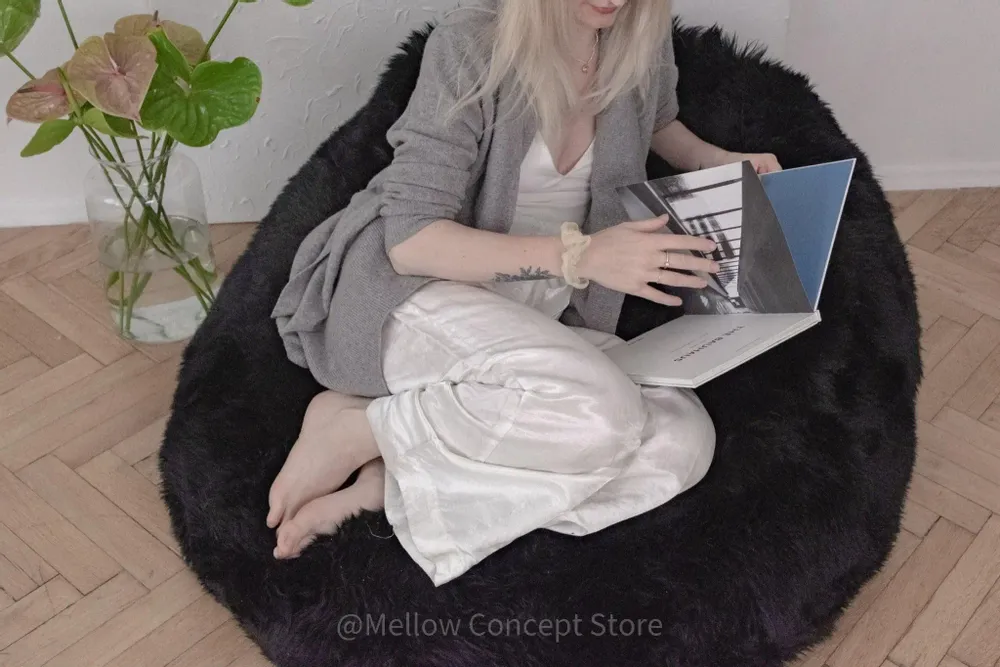 Poufs - Pouf en Peau de Mouton Naturelle – Noir - MELLOW CONCEPT STORE