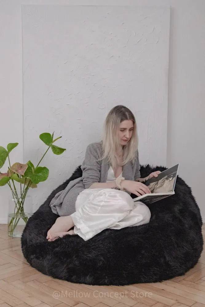 Poufs - Pouf en Peau de Mouton Naturelle – Noir - MELLOW CONCEPT STORE