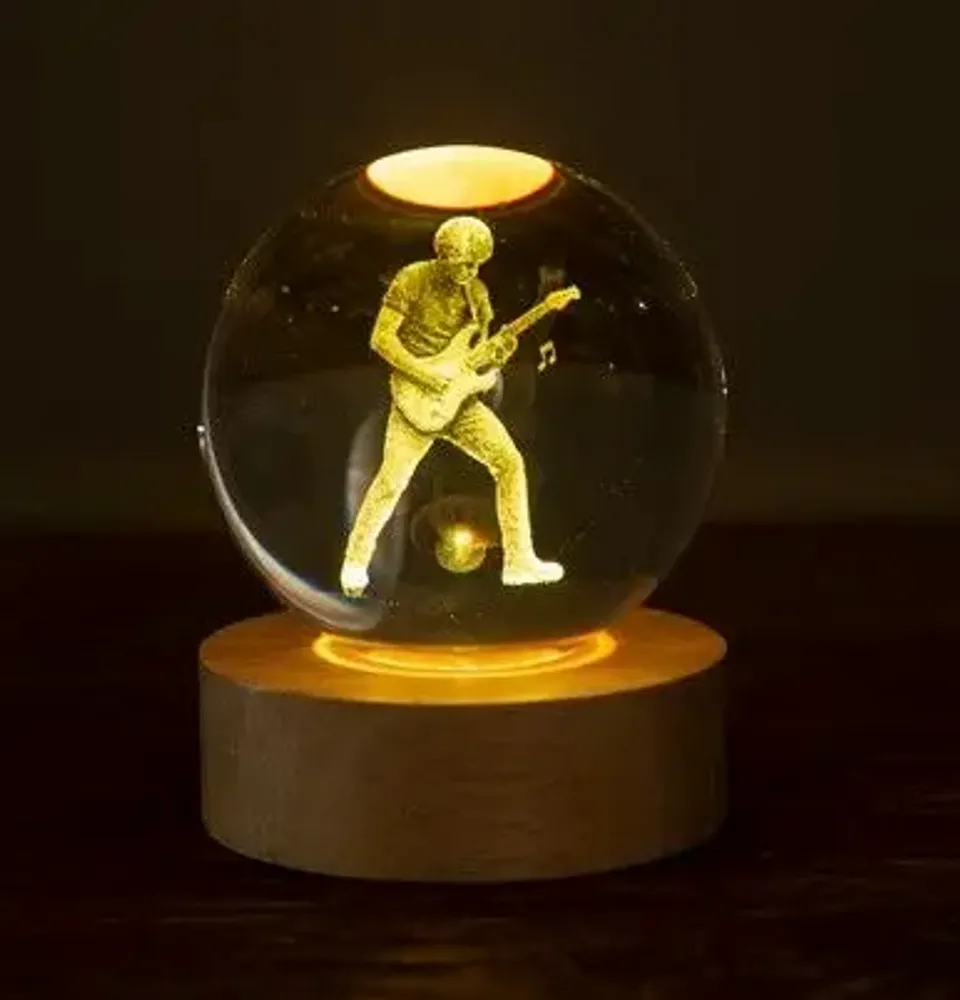 Cadeaux - Veilleuse verre gravée sur base en bois LED avec télécommande. - LIGHT ME UP