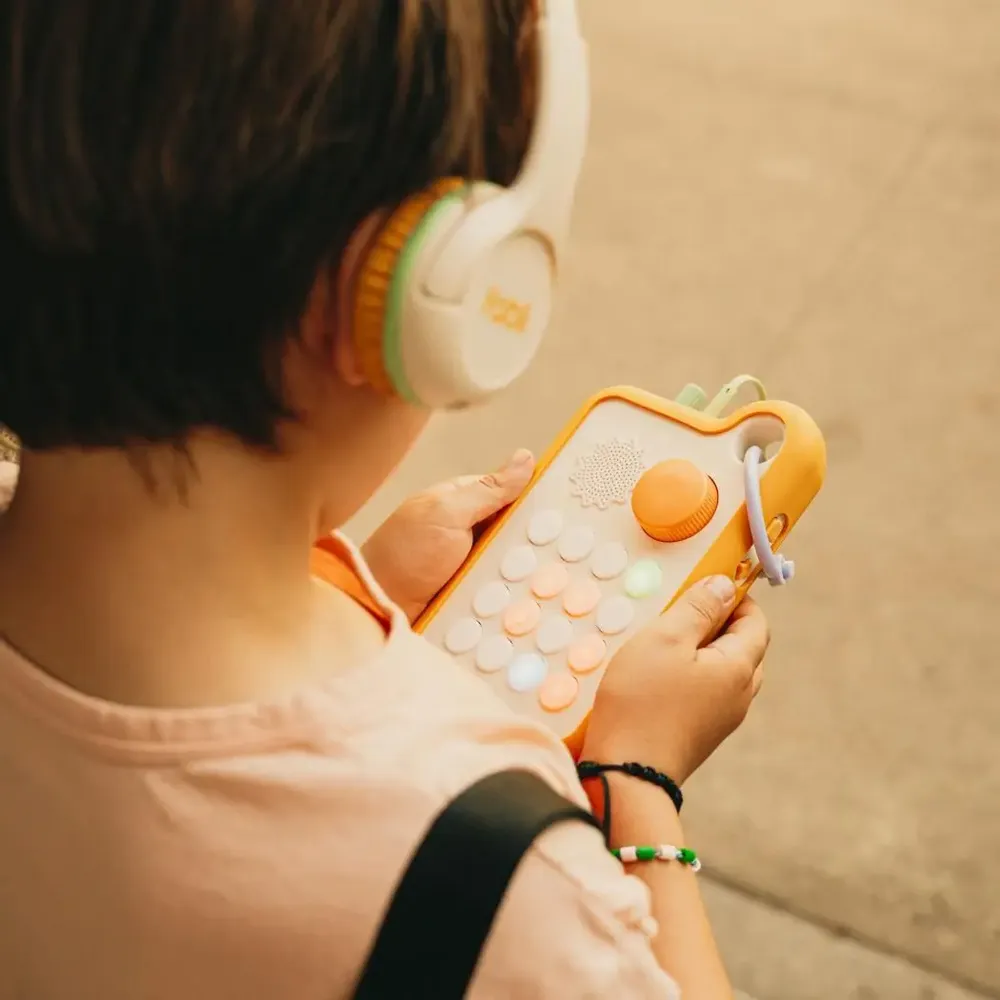Children's games - Fabli, the interactive screen-less companion for children - FABLI