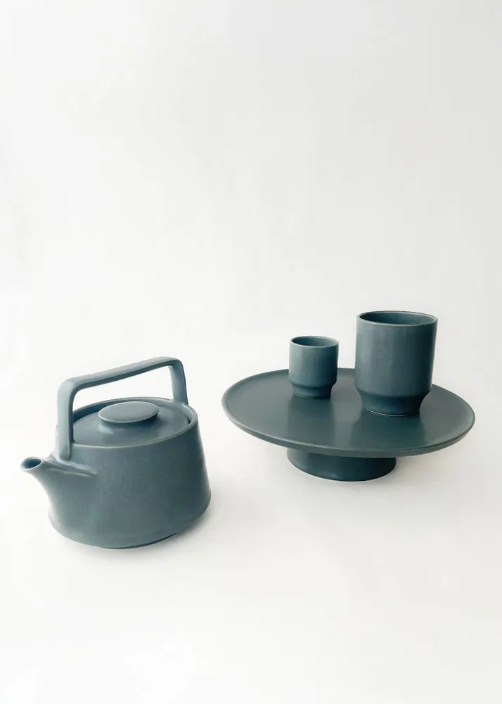 Everyday plates - Footed Cake Plate - MOLDE