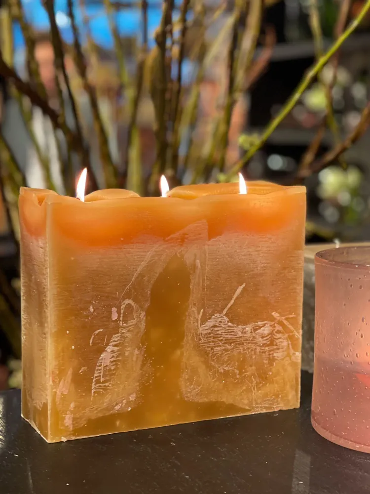 Objets de décoration - Bougies coulées à la main en 75 couleurs - DEKOCANDLE