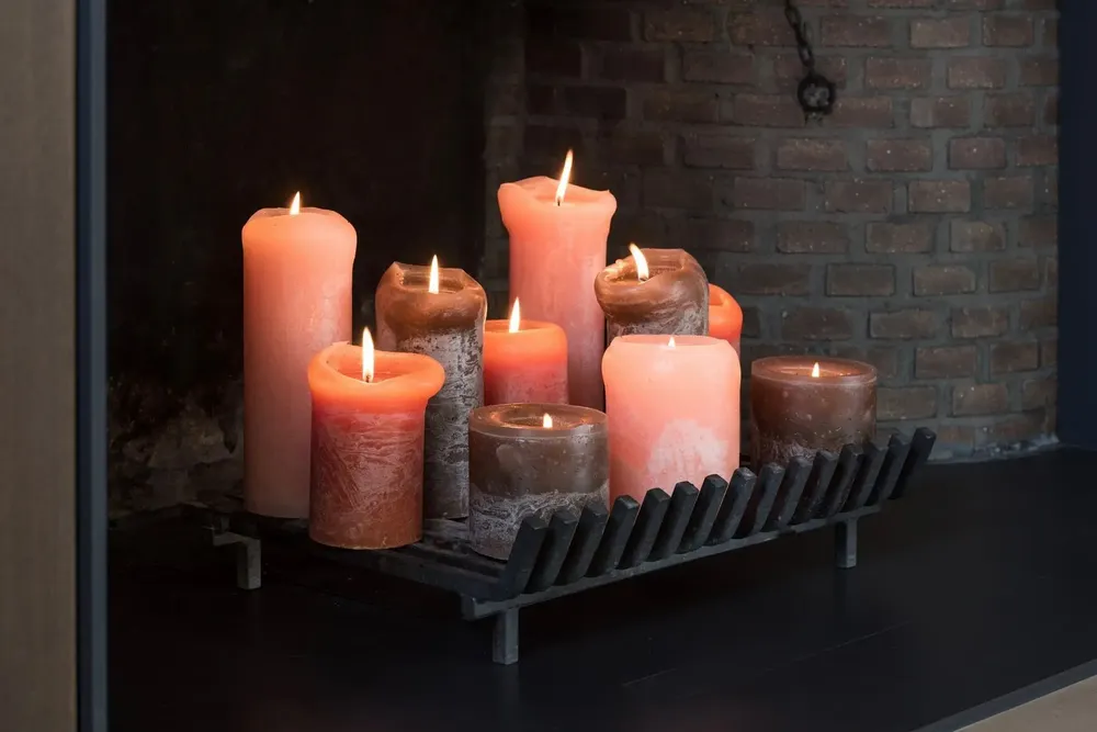 Objets de décoration - Bougies coulées à la main en 75 couleurs - DEKOCANDLE