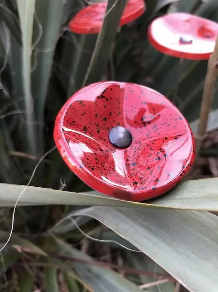 Floral decoration - Small Glass Flower For Outside In Red-Black - CARNEOL GLASS