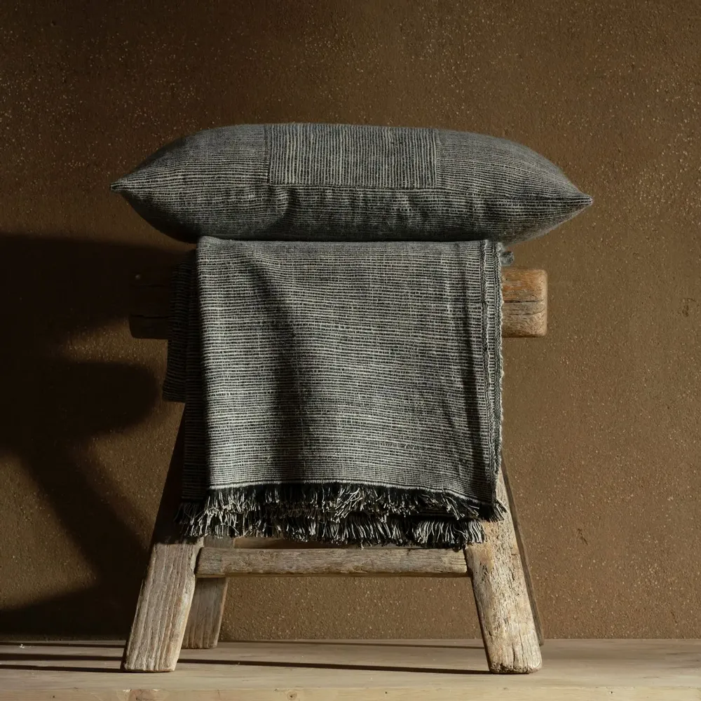 Fabric cushions - SEMA COLLECTION CUSHIONS & BLANKETS IN NETTLE FIBERS - MILLE ET CLAIRE