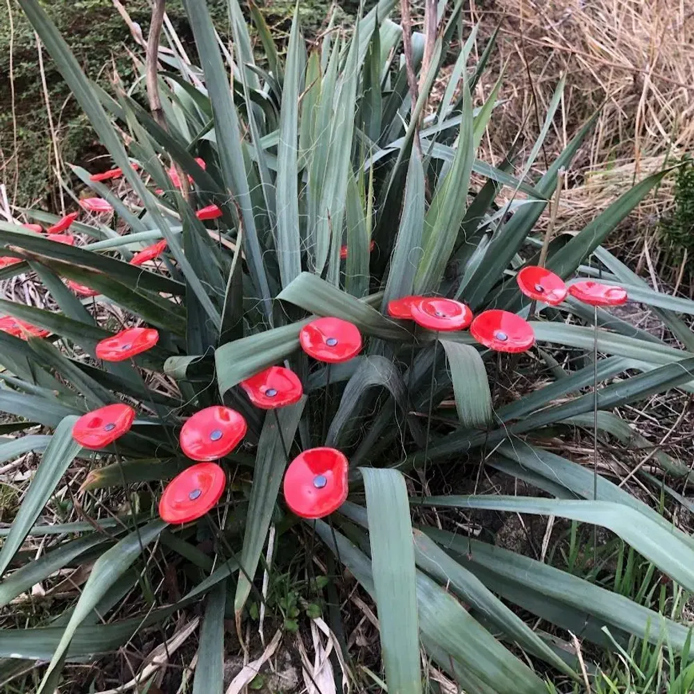 Floral decoration - Round small glass flower for outdoor use in red colour - CARNEOL GLASS