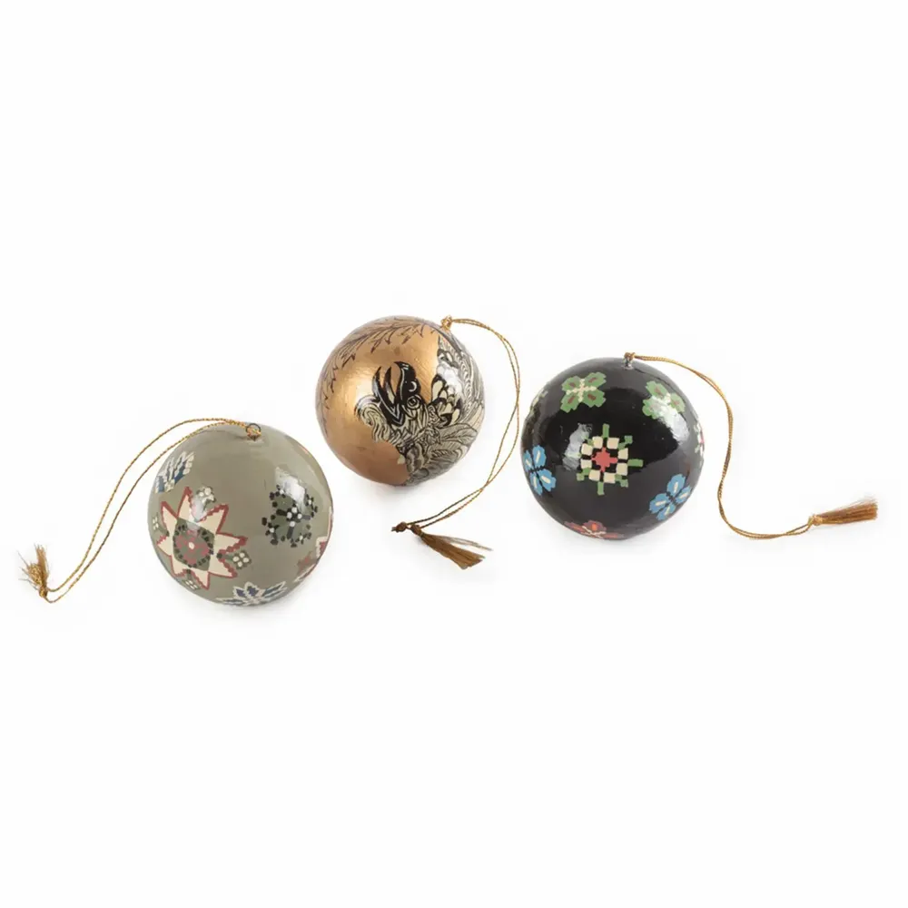 Guirlandes et boules de Noël - Boules et étoiles décoratives - LE MONDE SAUVAGE BEATRICE LAVAL