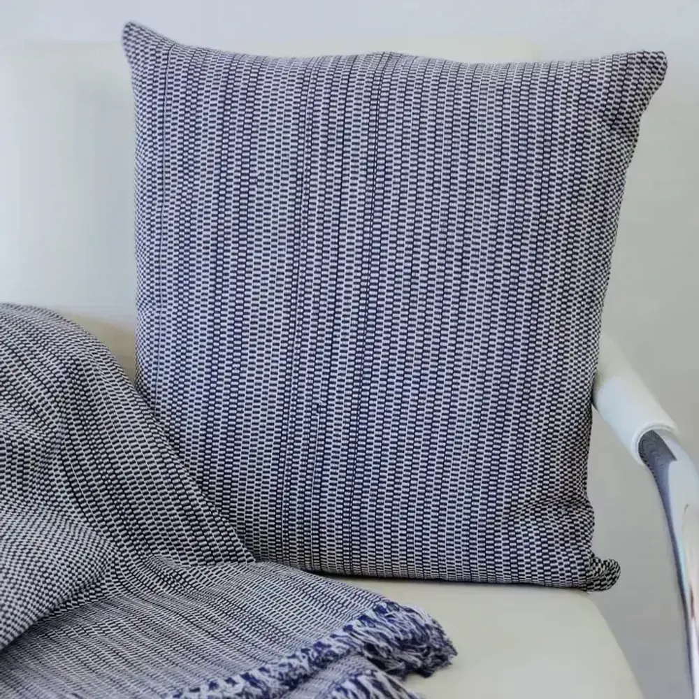 Coussins textile - Housse de coussin tissée à la main | Two is One bleu, beige - SOLOKO