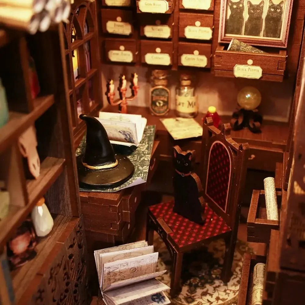 Cadeaux - Magic Pharmacist - Book Nook - VCL CORP