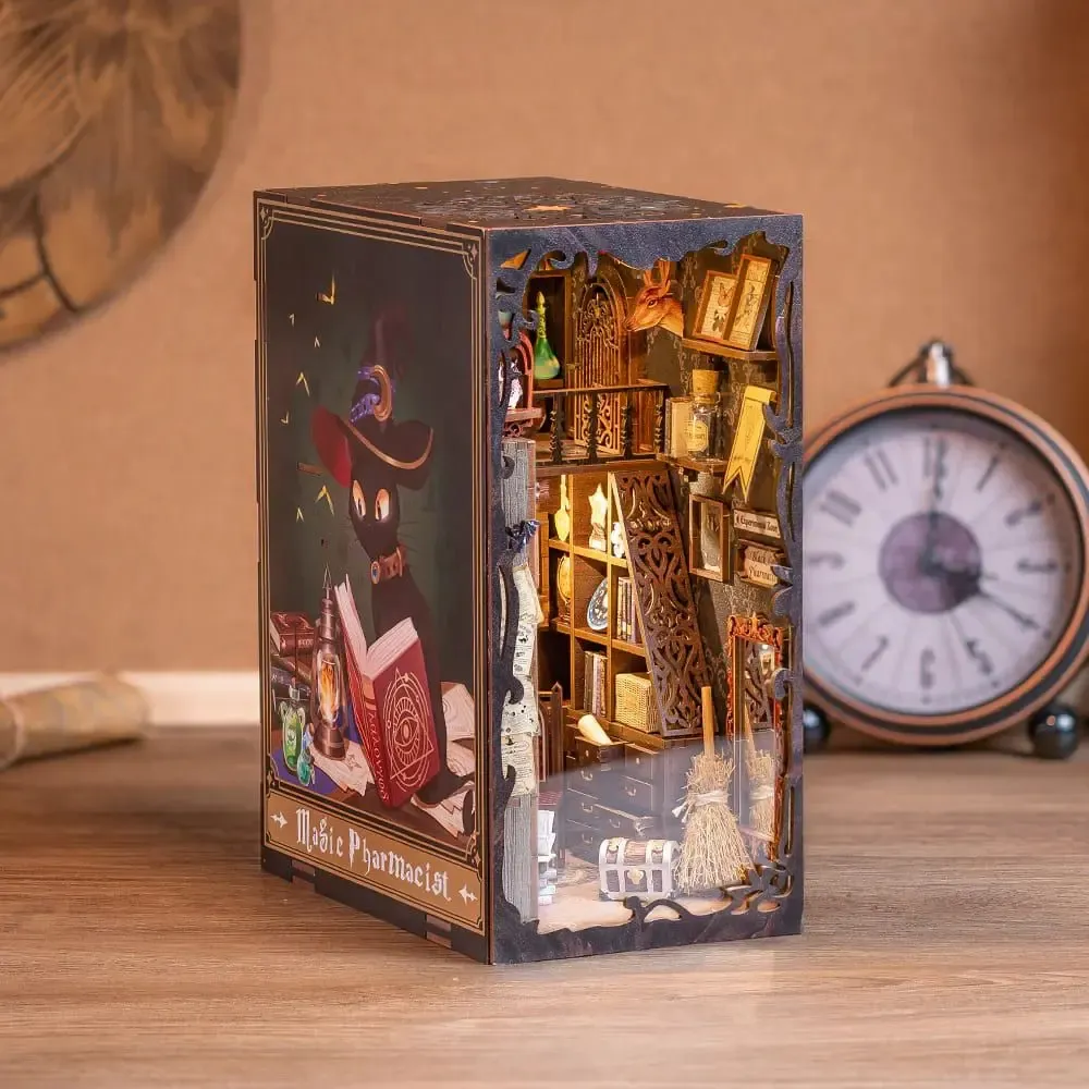Cadeaux - Magic Pharmacist - Book Nook - VCL CORP