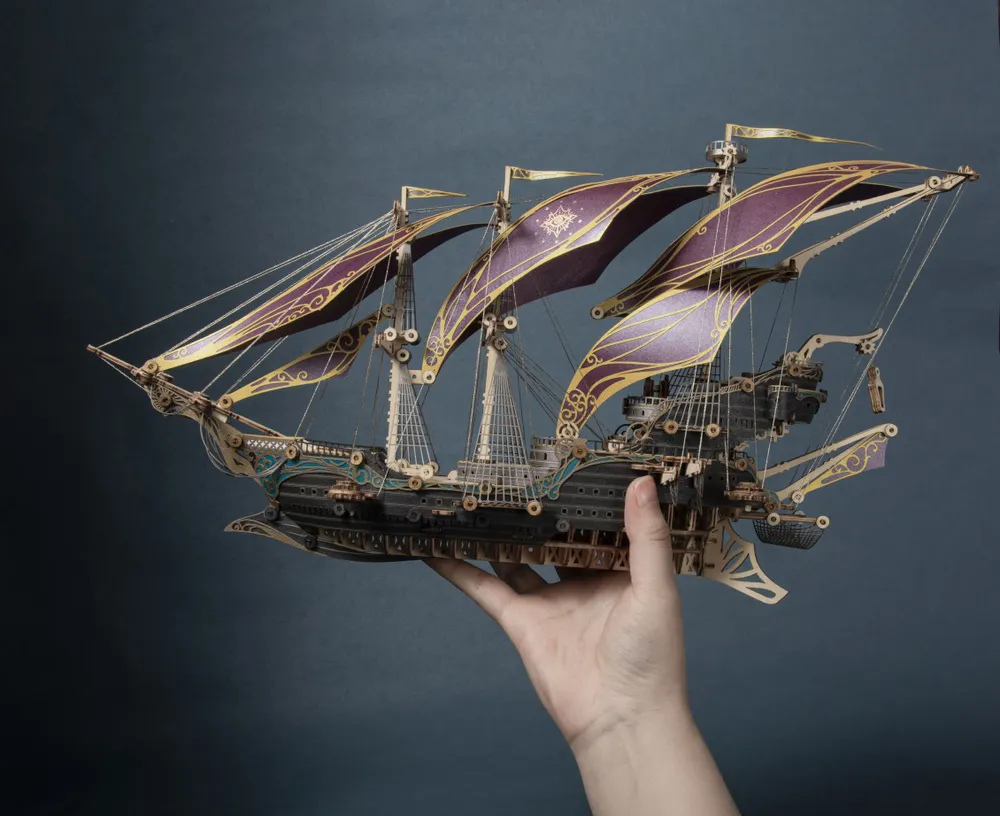 Cadeaux - Future Corsair Ship - Purple - VCL CORP