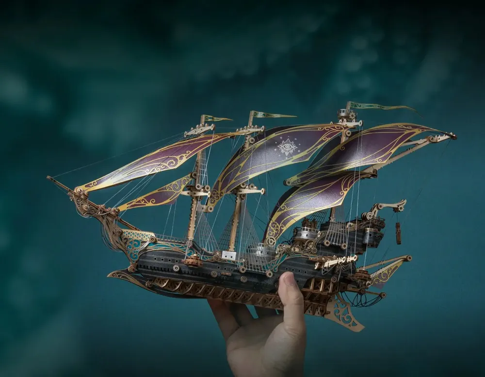 Cadeaux - Future Corsair Ship - Purple - VCL CORP
