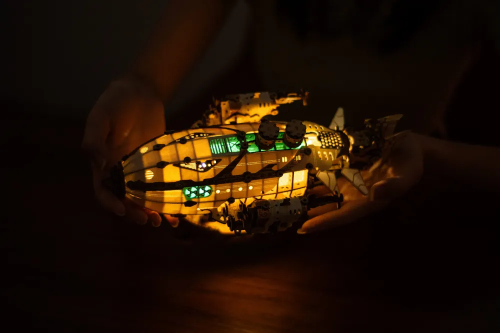 Cadeaux - Masterpiece Fantasy Airship - White - VCL CORP