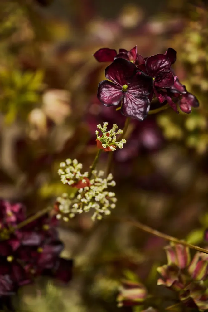 Floral decoration - Eyecatching artificial burgundy flower mix - SILK-KA BV