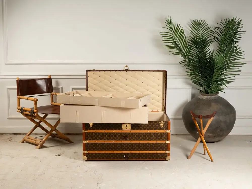 Decorative objects - Louis Vuitton Courier Box - BAGAGE COLLECTION