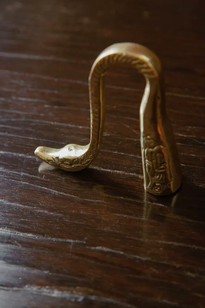 Bougeoirs et photophores  - Objet d'extinction à bougie Shepherd's Hook en laiton - ANTHOLOGIST