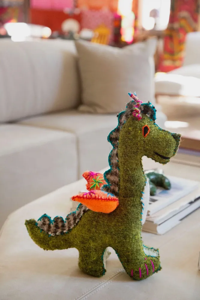 Cadeaux - Elliott, The Flying Dragon - ANTHOLOGIST