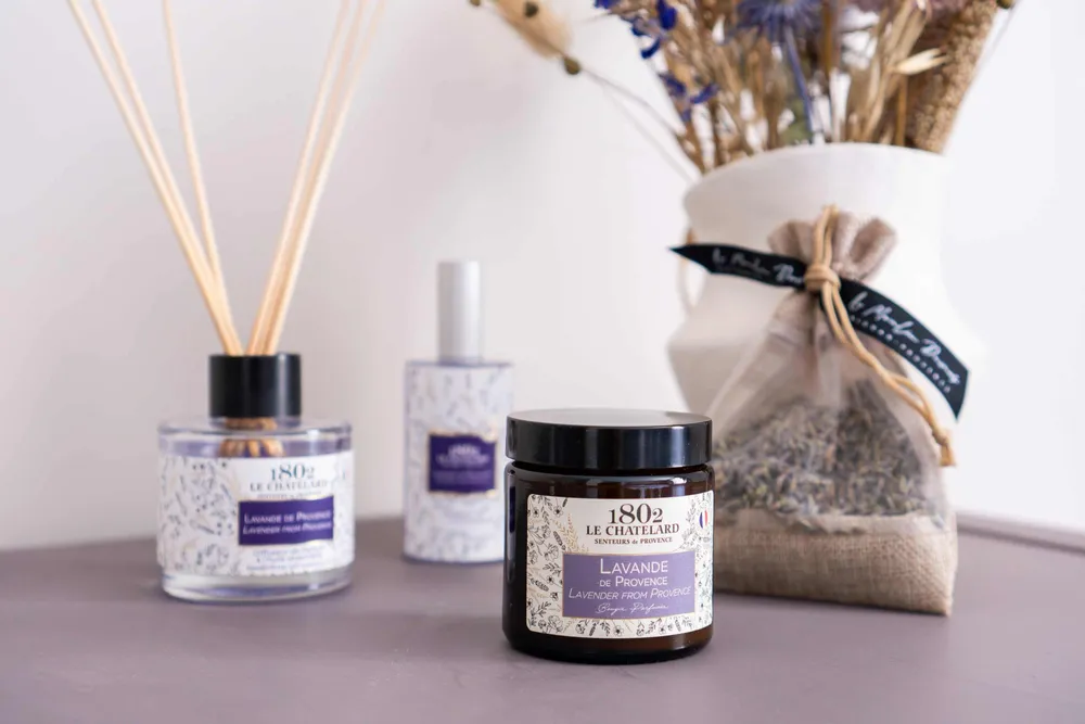 Gifts - Perfumed candle Lavender - LE CHATELARD 1802