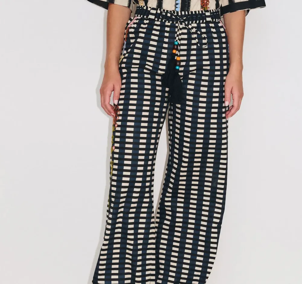 Prêt-à-porter - 128 . PANTALON FLORA - STELLA FOREST