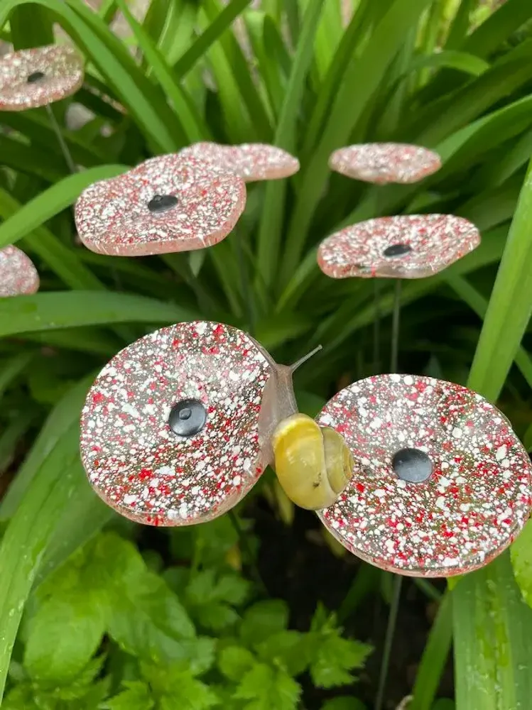 Floral decoration - Small galass flower in transparent, red and white colors - CARNEOL GLASS