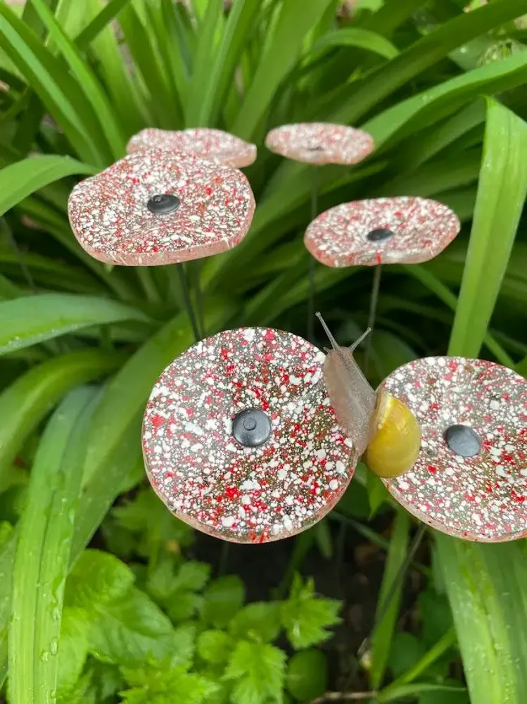 Floral decoration - Small galass flower in transparent, red and white colors - CARNEOL GLASS