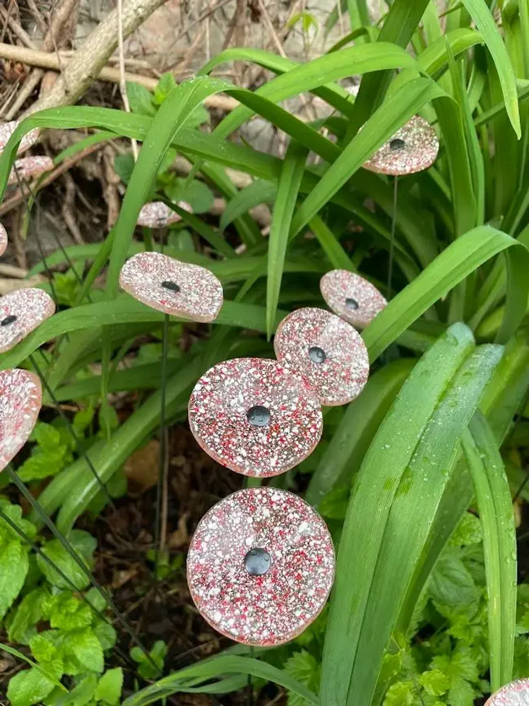 Floral decoration - Small galass flower in transparent, red and white colors - CARNEOL GLASS
