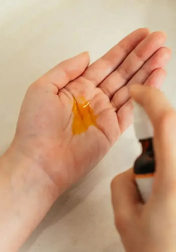 Cosmétiques - Huile visage à l'huile de noisette et de noyaux d'abricot - NOUS LE SAVONS
