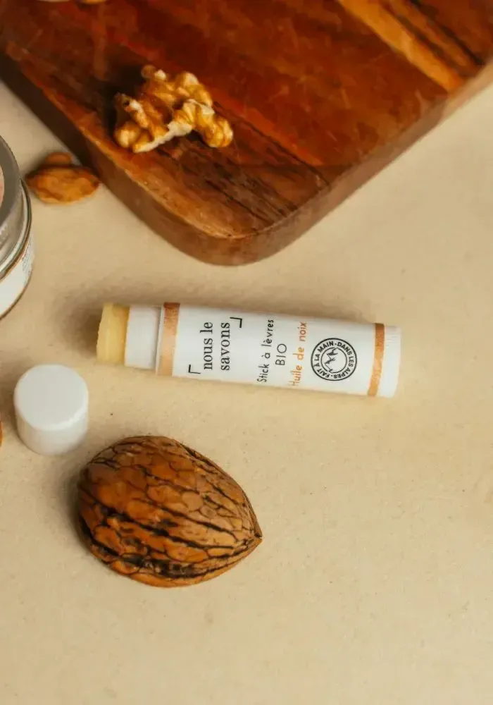 Cosmétiques - Stick à lèvres bio - noix - NOUS LE SAVONS