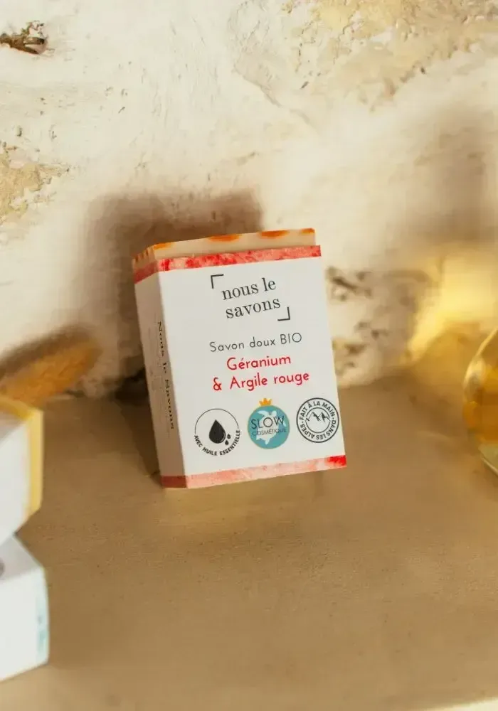 Cosmétiques - Savon bio doux - Géranium & Argile rouge - NOUS LE SAVONS