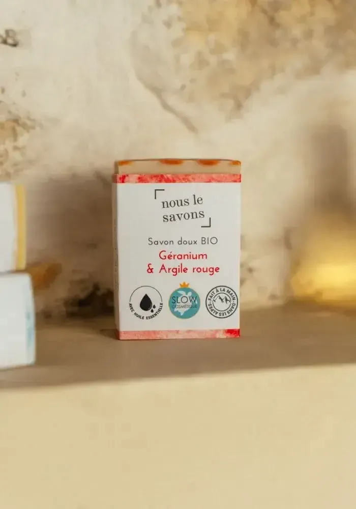 Cosmétiques - Savon bio doux - Géranium & Argile rouge - NOUS LE SAVONS