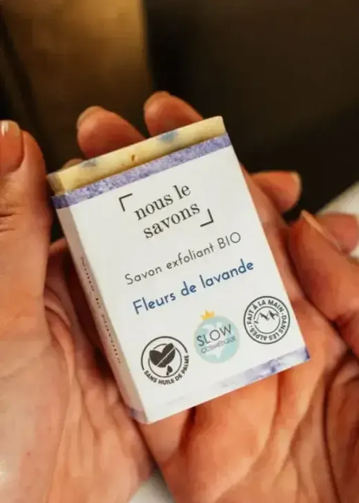 Cosmétiques - Savon bio exfoliant - Fleurs de lavande - NOUS LE SAVONS