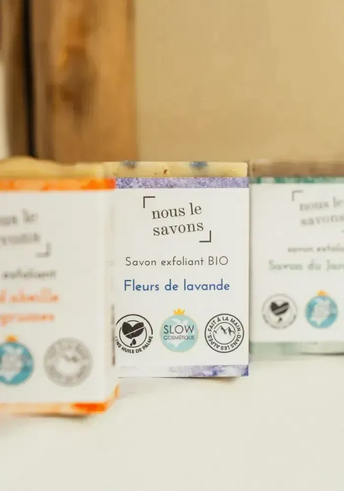 Cosmétiques - Savon bio exfoliant - Fleurs de lavande - NOUS LE SAVONS