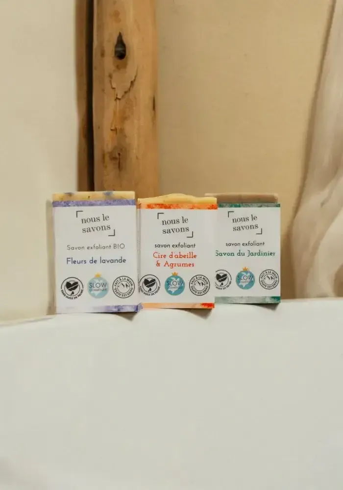 Cosmétiques - Savon bio exfoliant - Fleurs de lavande - NOUS LE SAVONS