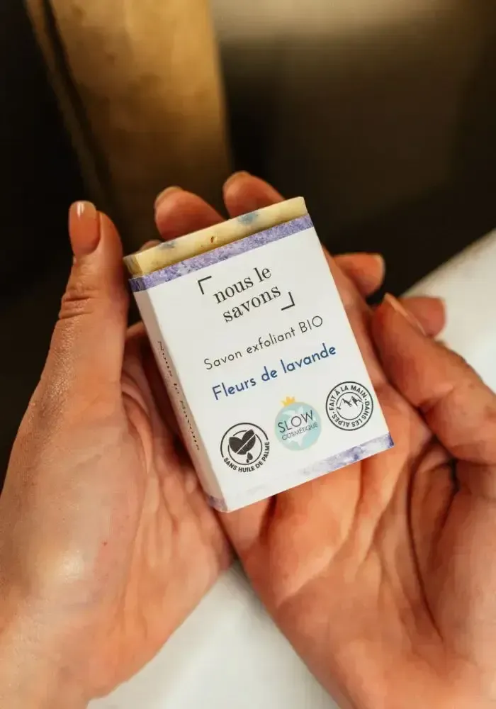 Cosmétiques - Savon bio exfoliant - Fleurs de lavande - NOUS LE SAVONS