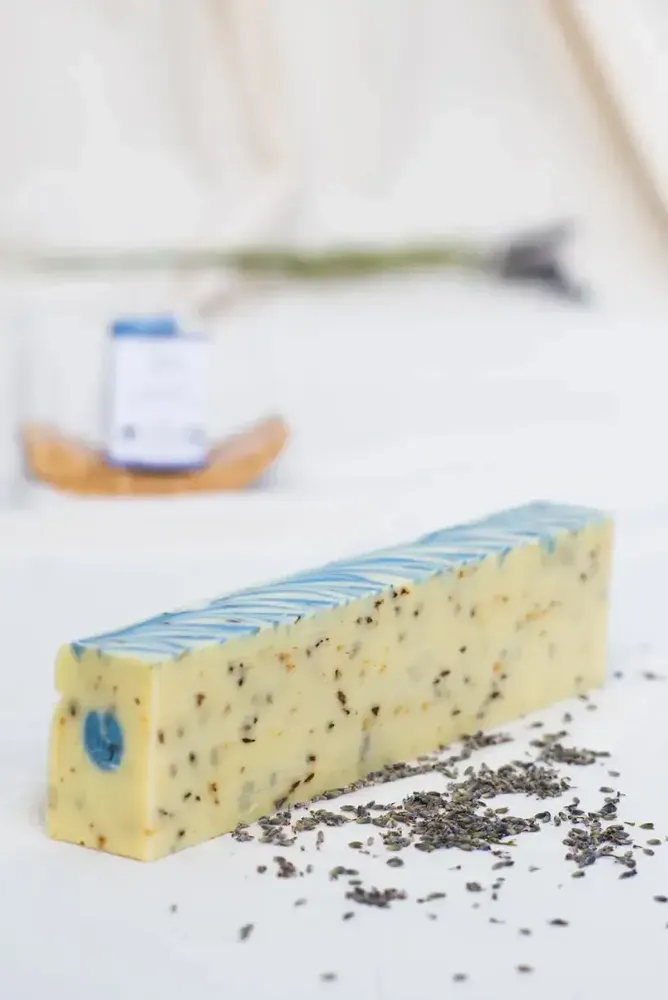 Cosmétiques - Savon bio exfoliant - Fleurs de lavande - NOUS LE SAVONS
