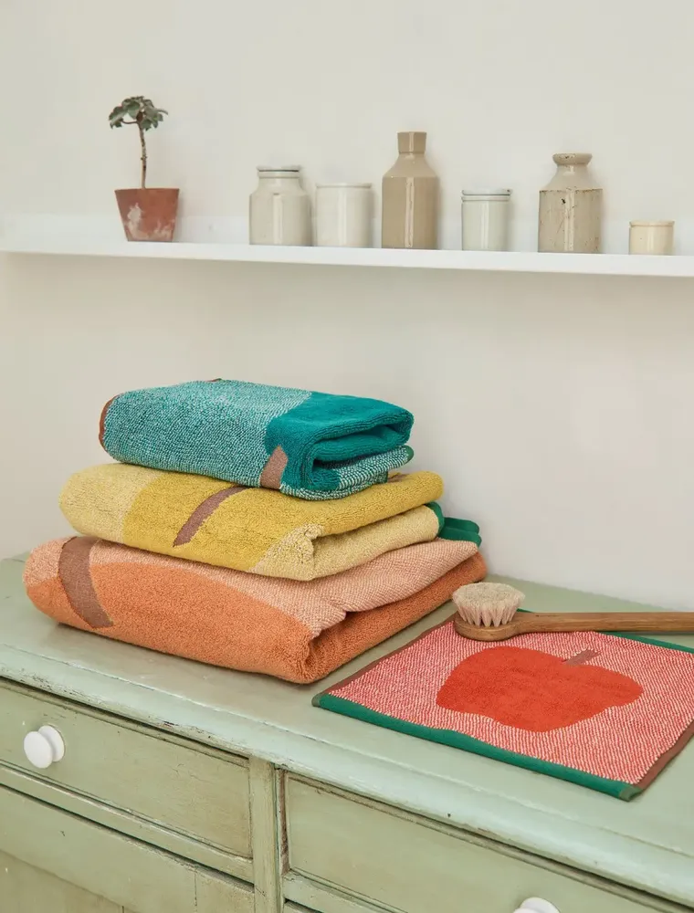 Bath towels - Tutti Frutti Bath Towel - DONNA WILSON