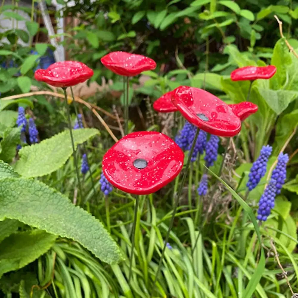 Floral decoration - Small Glass Flower For Outside In Red-White - CARNEOL GLASS