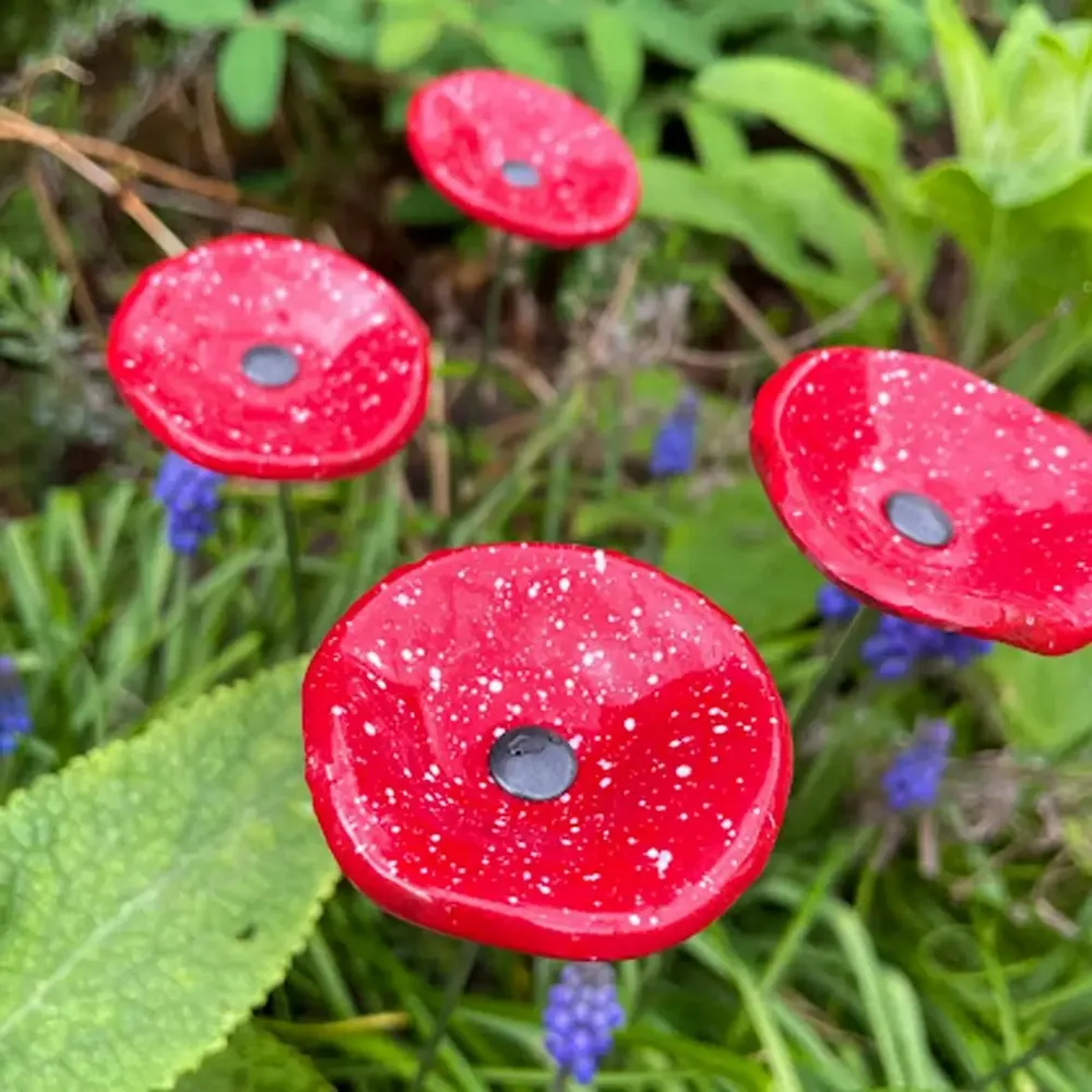 Floral decoration - Small Glass Flower For Outside In Red-White - CARNEOL GLASS