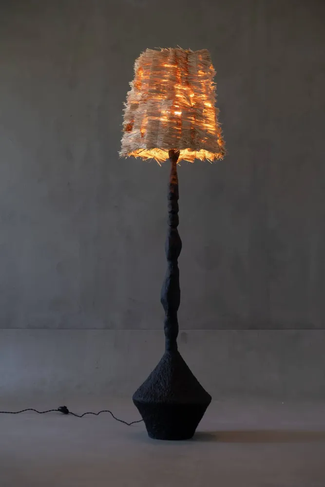 Lampadaires - Stozhar – Sculptural Floor Lamp with Raffia Shade & Biocomposite Base - PLETOSTUDIO