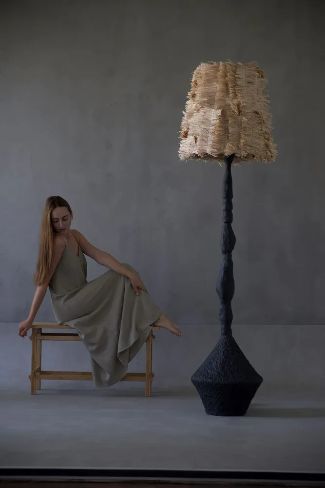 Lampadaires - Stozhar – Sculptural Floor Lamp with Raffia Shade & Biocomposite Base - PLETOSTUDIO