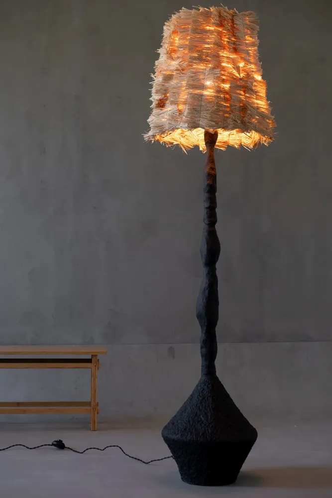 Lampadaires - Stozhar – Sculptural Floor Lamp with Raffia Shade & Biocomposite Base - PLETOSTUDIO