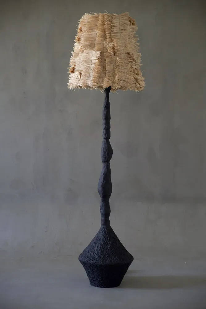 Lampadaires - Stozhar – Sculptural Floor Lamp with Raffia Shade & Biocomposite Base - PLETOSTUDIO