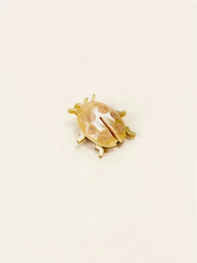 Brooches - Cocinelle brooch in blond horn - L INDOCHINEUR X RIVÊT