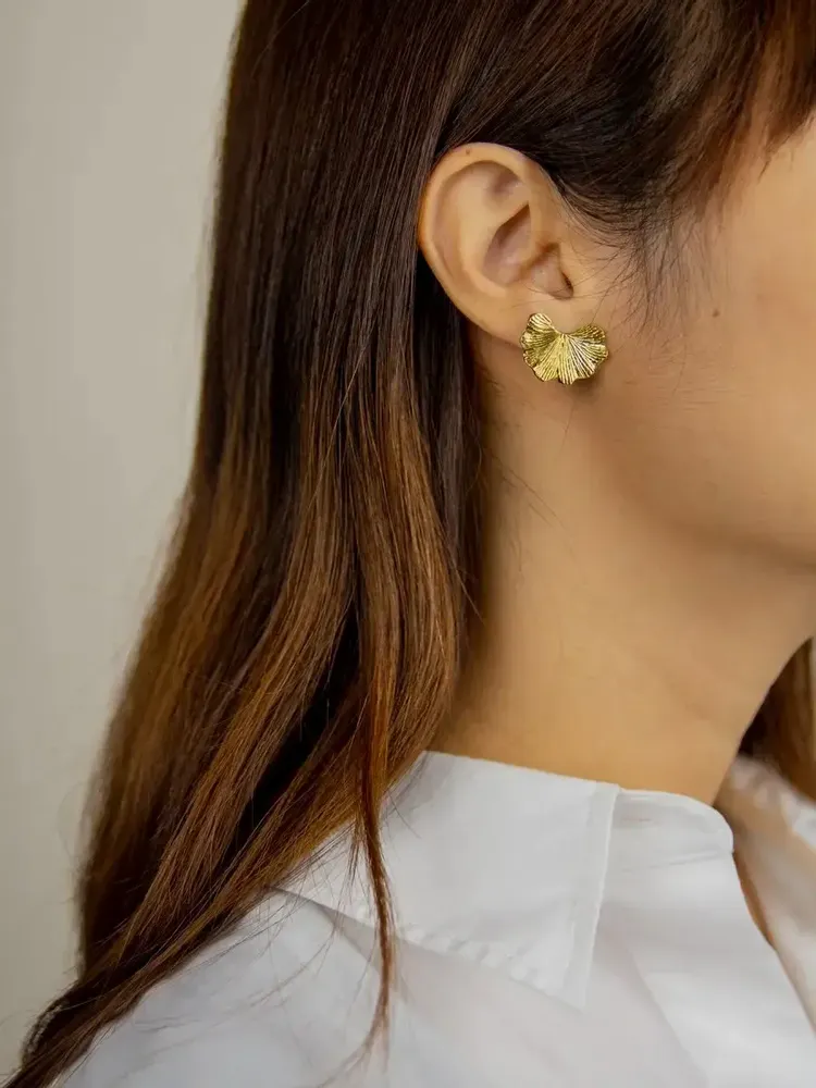 Bijoux - Boucles d'oreilles ginkgo en laiton plaqué or - L INDOCHINEUR X RIVÊT
