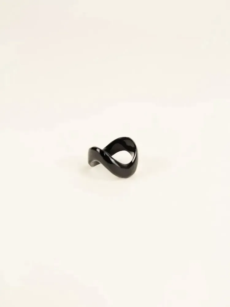 Jewelry - Onde ring in black and white horn size M - L INDOCHINEUR X RIVÊT