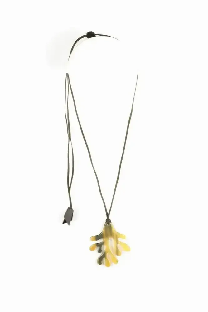 Jewelry - Coral pendant in blond horn - L INDOCHINEUR X RIVÊT