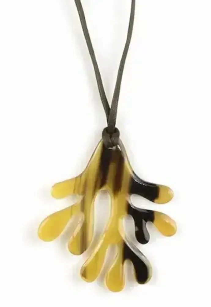Jewelry - Coral pendant in blond horn - L INDOCHINEUR X RIVÊT